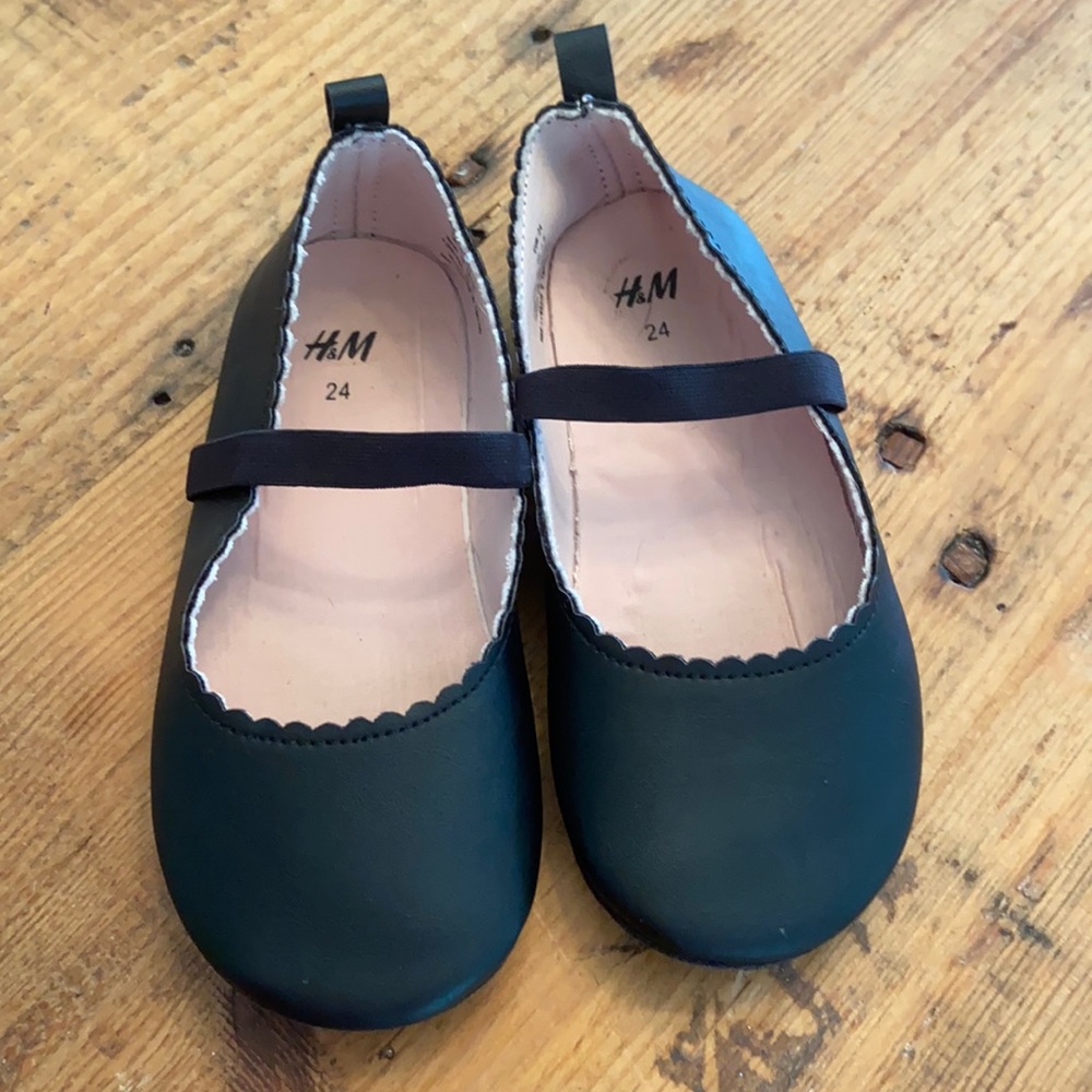 H&M maryjanes, good condition. Sz 7.5 toddler